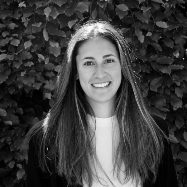 Administratief medewerkster Kiona Maselaman